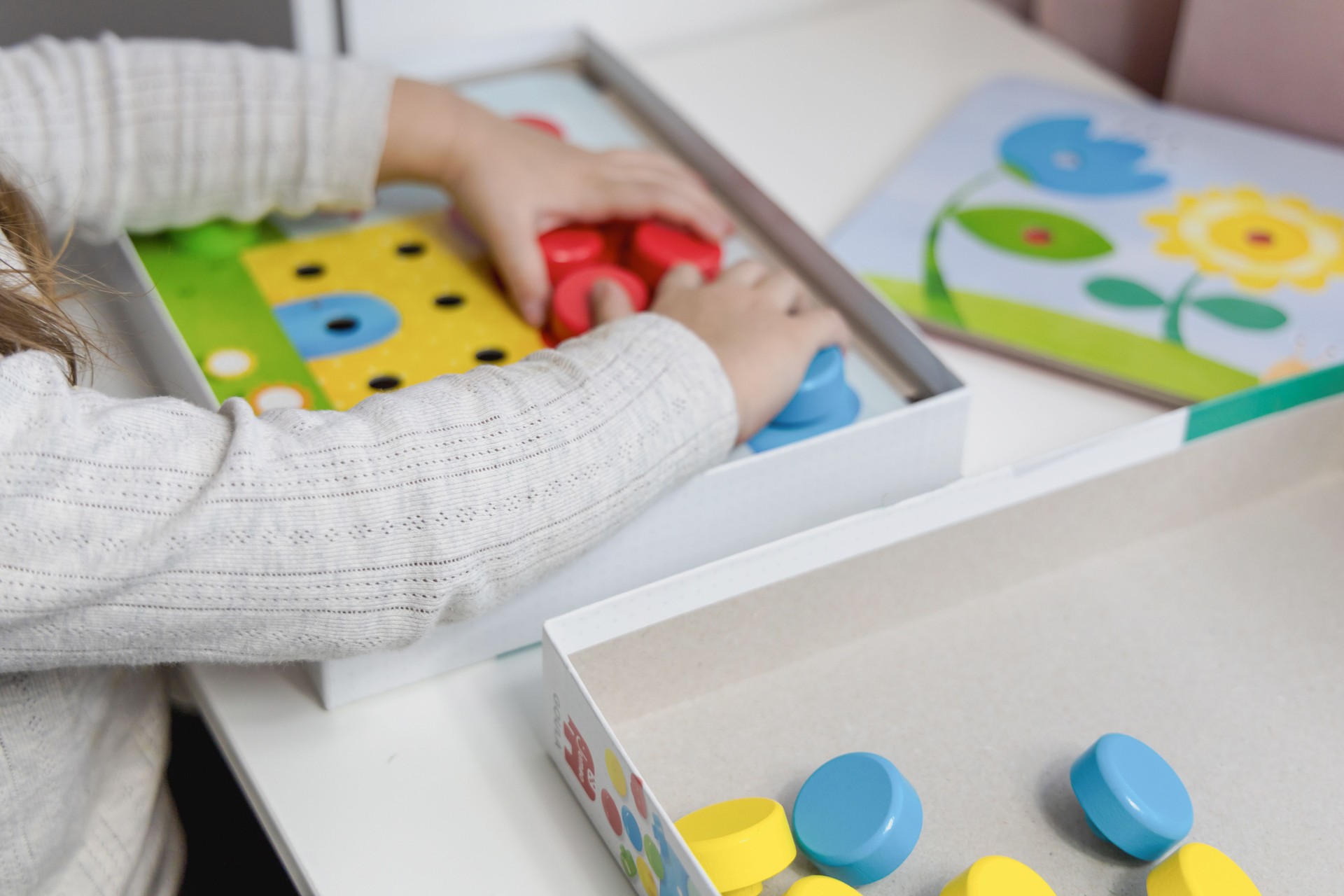 2-3 years old girl playing puzzle